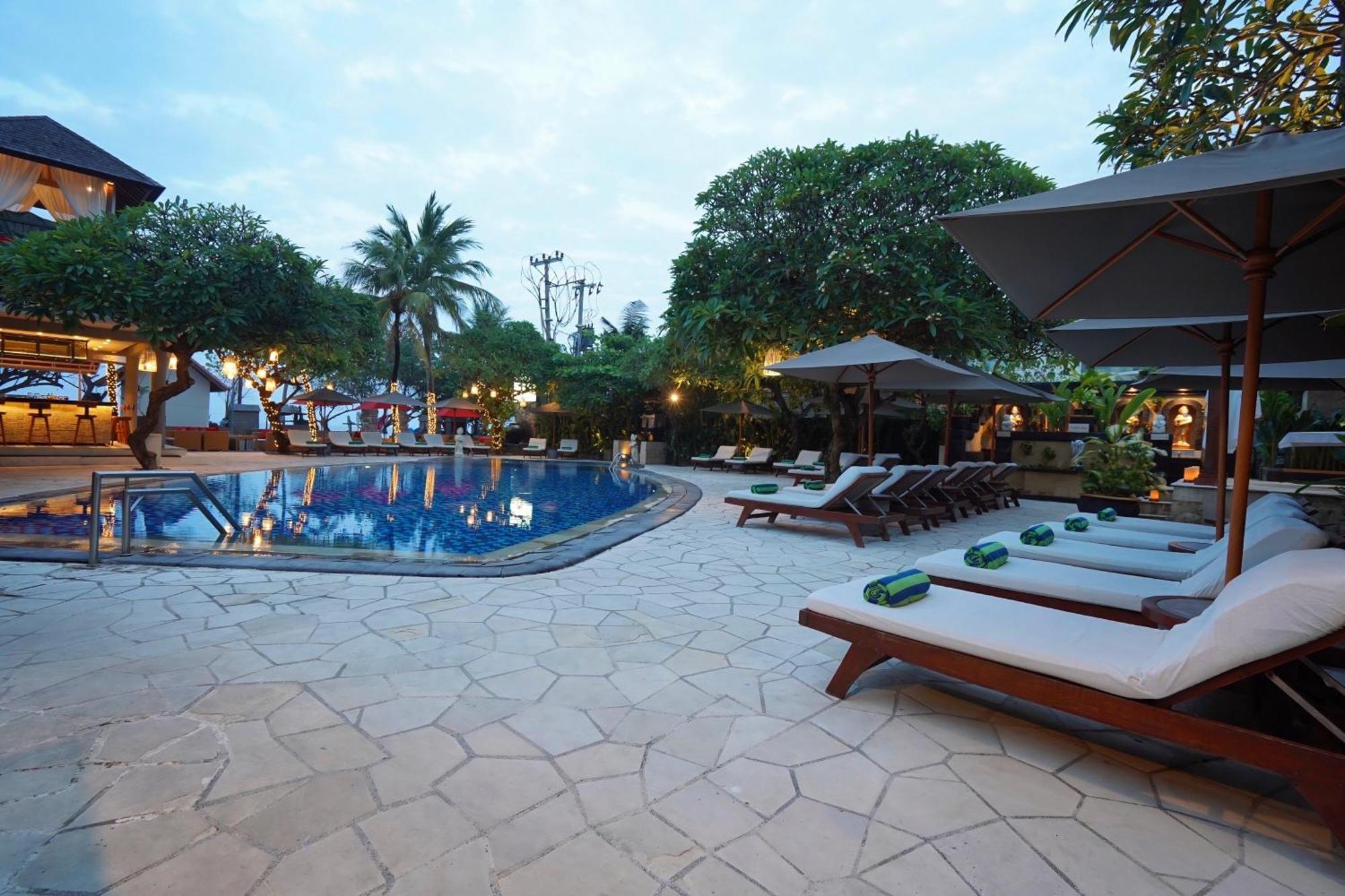 Kuta Seaview Boutique Resort Buitenkant foto