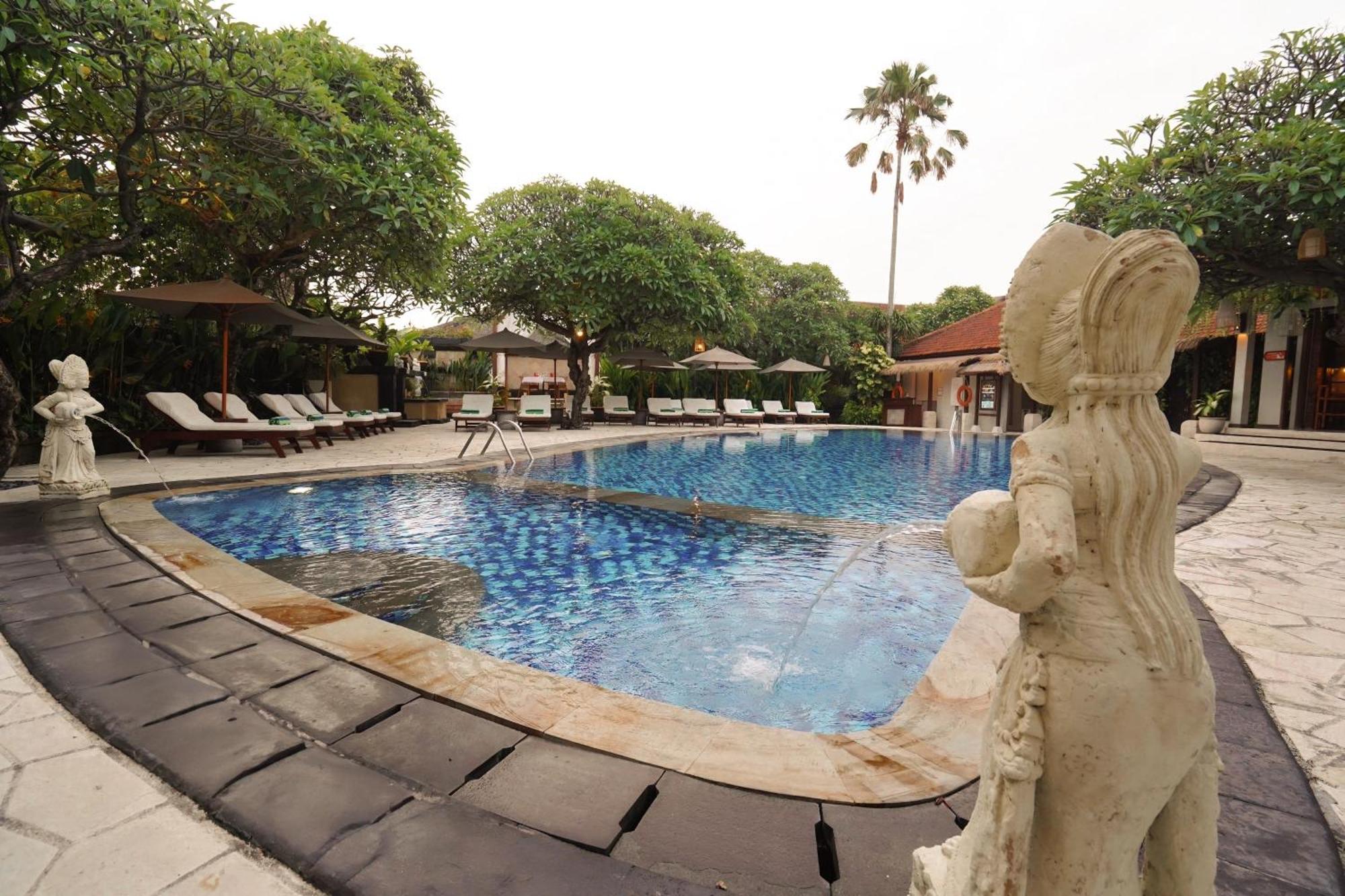 Kuta Seaview Boutique Resort Buitenkant foto